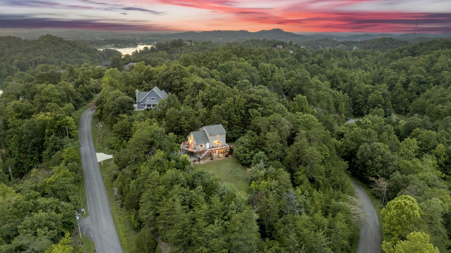 Spacious Lakefront Cabin with Sauna near Douglas Lake, Sevierville TN