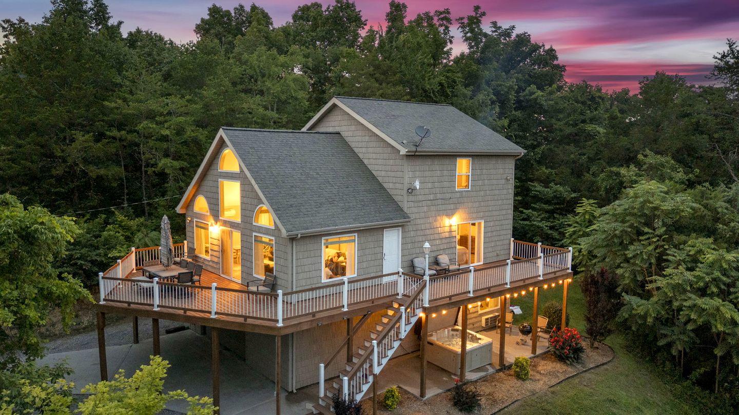 Spacious Lakefront Cabin with Sauna near Douglas Lake, Sevierville TN