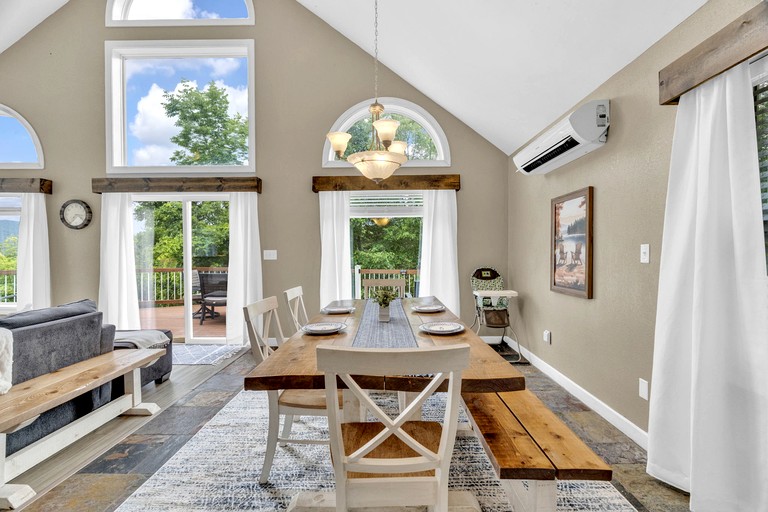 Cabins (United States of America, Dandridge, Tennessee)