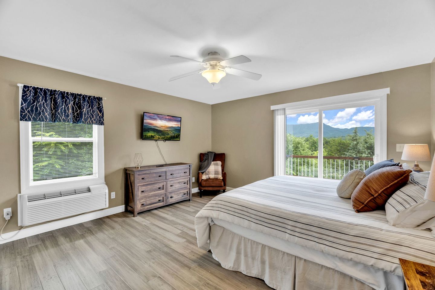 Spacious Lakefront Cabin with Sauna near Douglas Lake, Sevierville TN