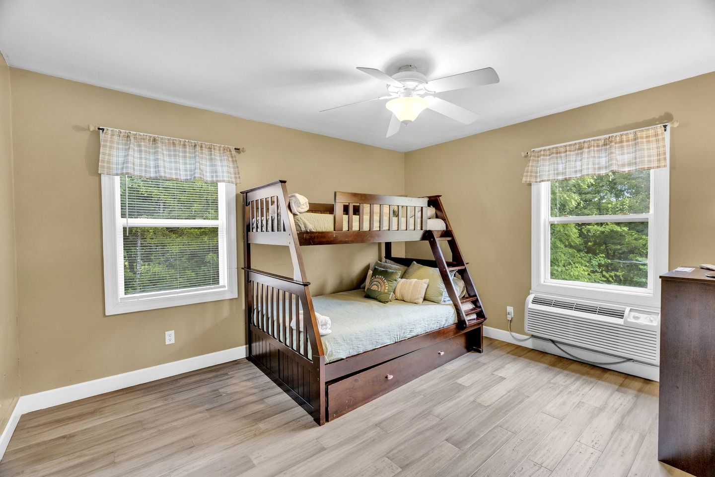 Spacious Lakefront Cabin with Sauna near Douglas Lake, Sevierville TN