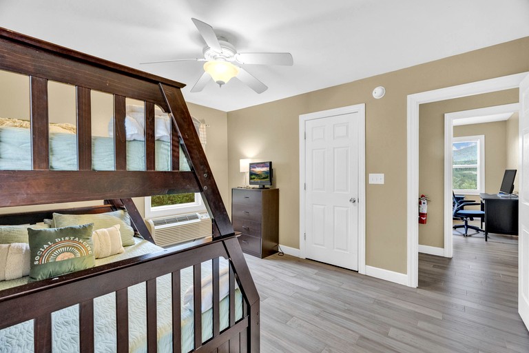 Cabins (United States of America, Dandridge, Tennessee)