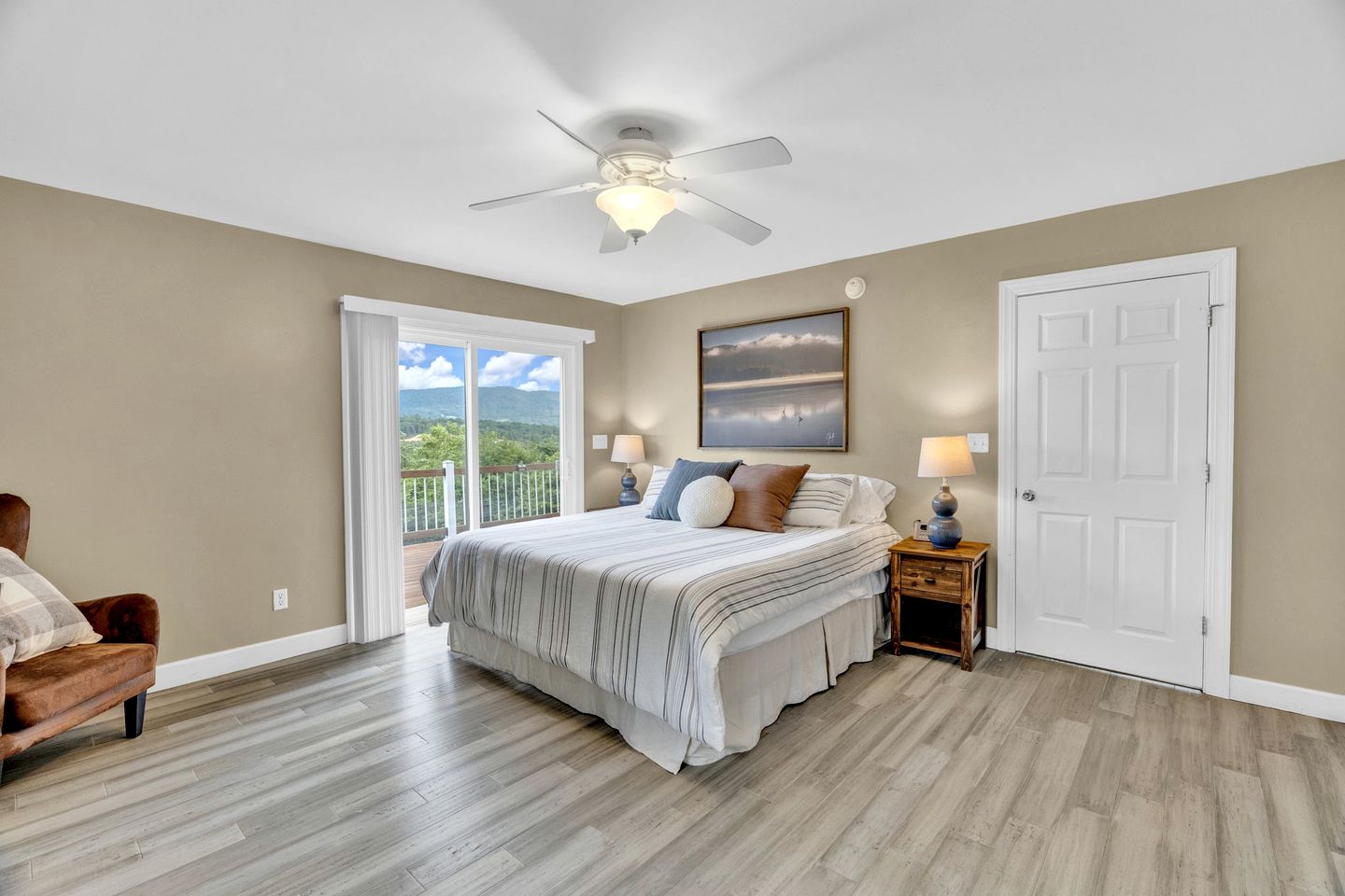 Spacious Lakefront Cabin with Sauna near Douglas Lake, Sevierville TN