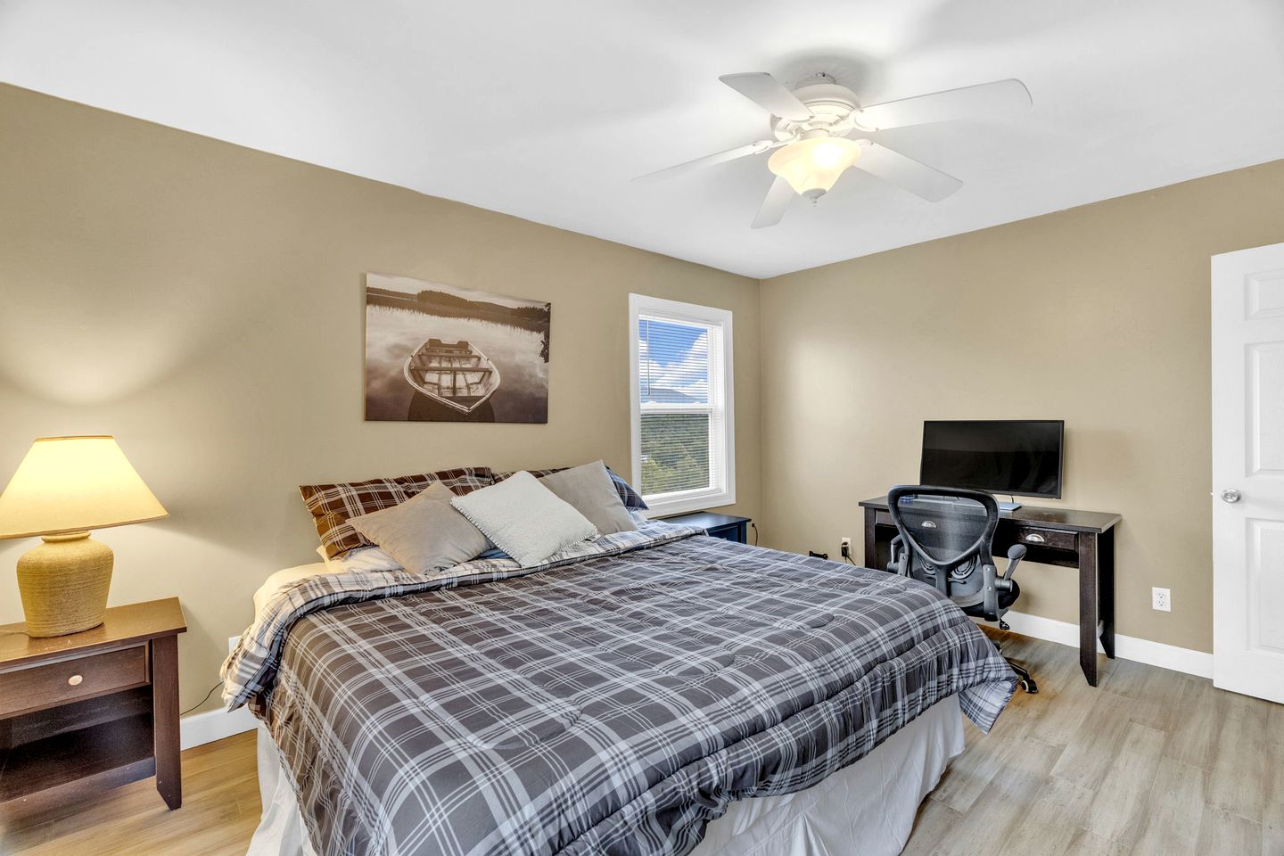 Spacious Lakefront Cabin with Sauna near Douglas Lake, Sevierville TN