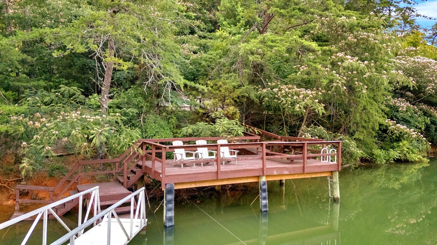 Spacious Lakefront Cabin with Sauna near Douglas Lake, Sevierville TN