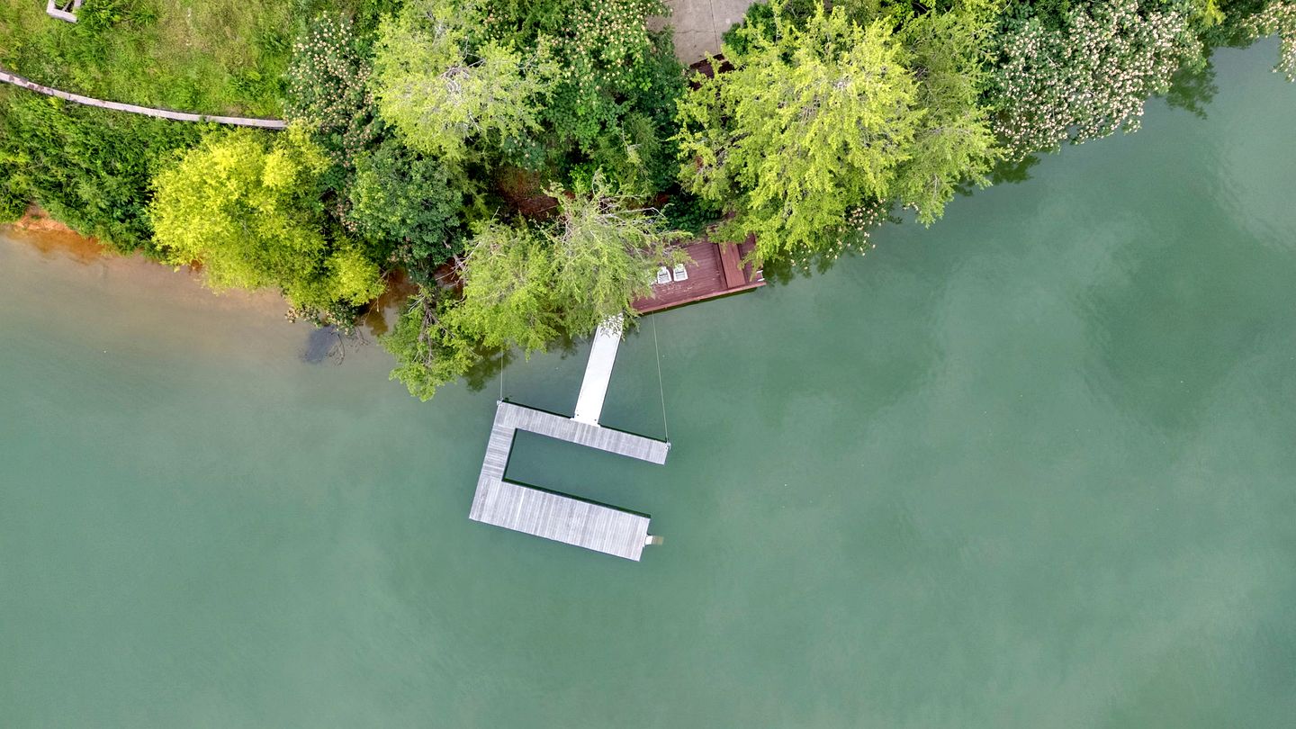 Spacious Lakefront Cabin with Sauna near Douglas Lake, Sevierville TN