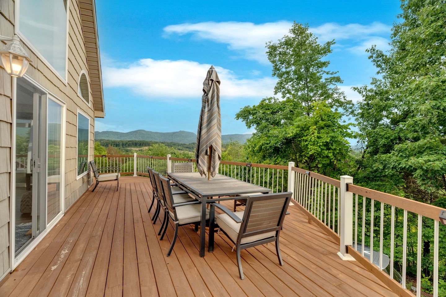 Spacious Lakefront Cabin with Sauna near Douglas Lake, Sevierville TN