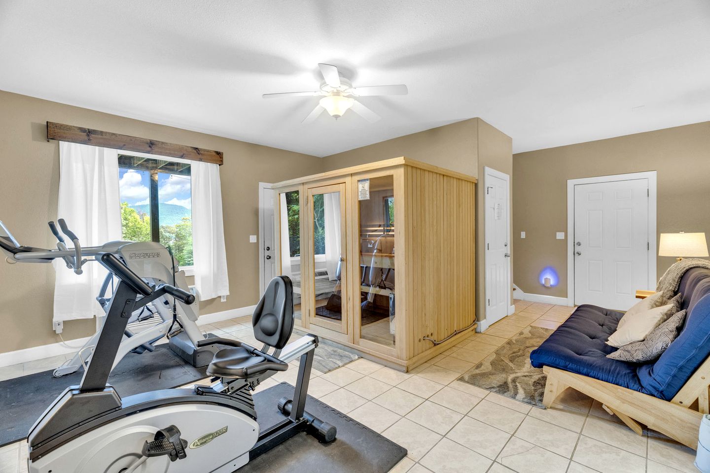 Spacious Lakefront Cabin with Sauna near Douglas Lake, Sevierville TN