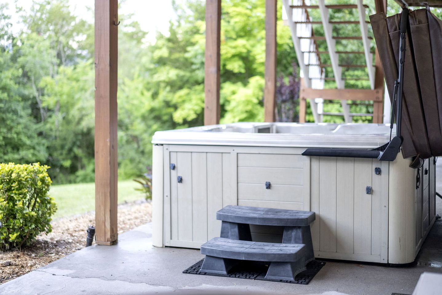 Spacious Lakefront Cabin with Sauna near Douglas Lake, Sevierville TN