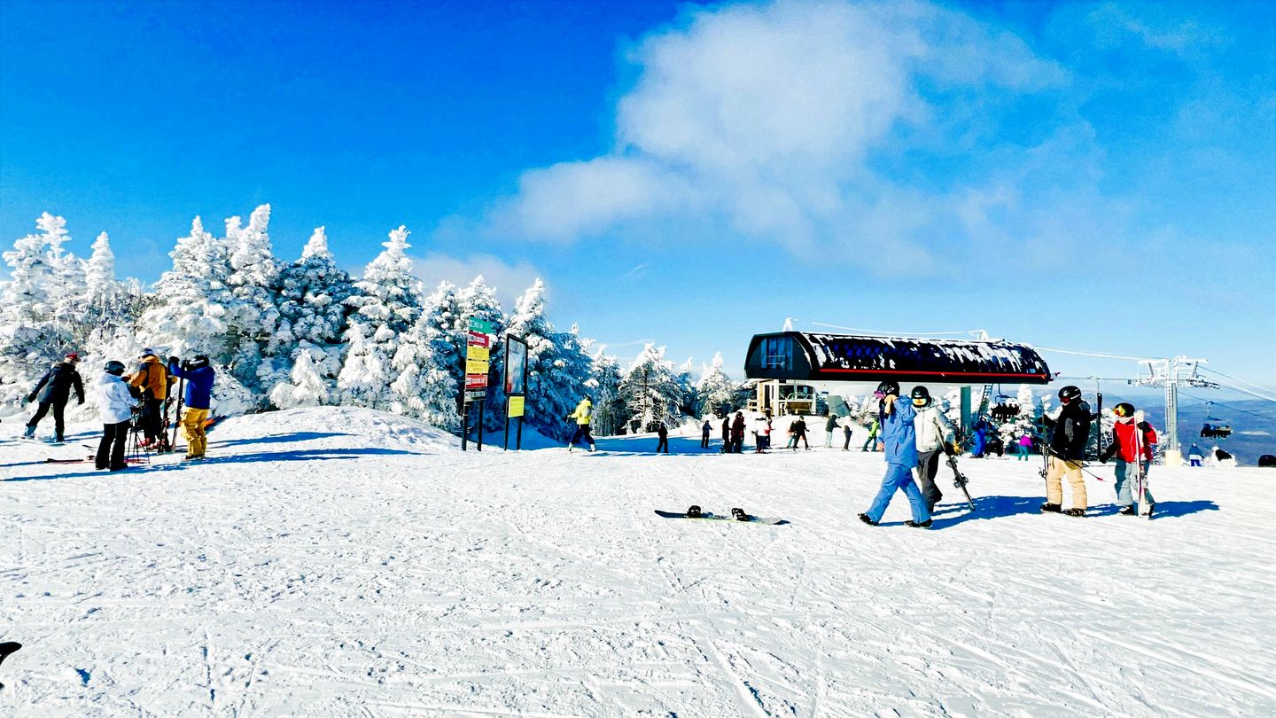 Cozy A-Frame Cabin with Hot Tub & Sauna near Stratton Mountain, Vermont