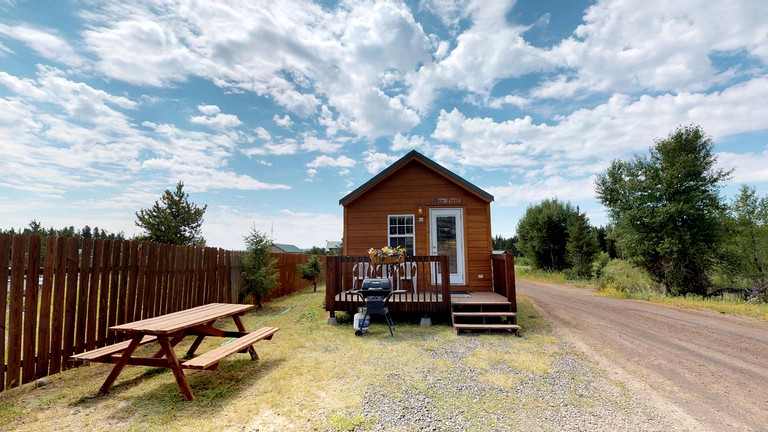 Cabins (Island Park, Idaho, United States)