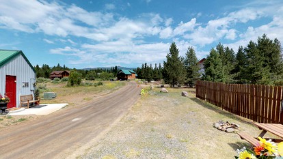 Cozy and Comfortable Wood Cabins near Yellowstone photo 5