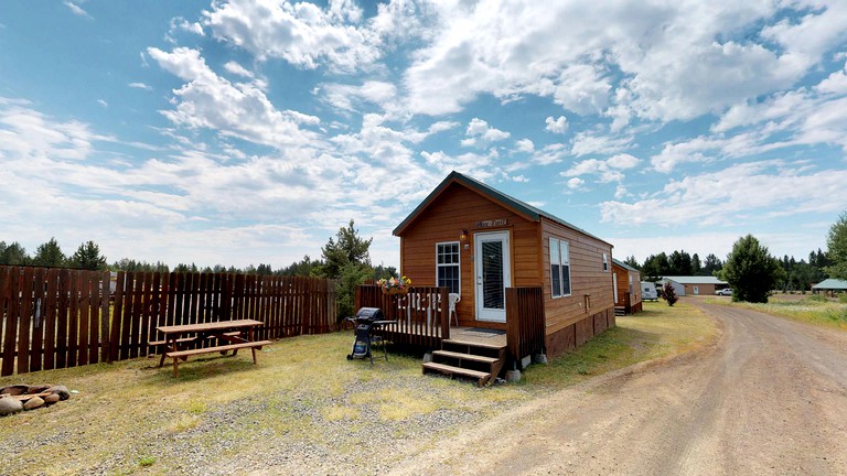 Cabins (Island Park, Idaho, United States)