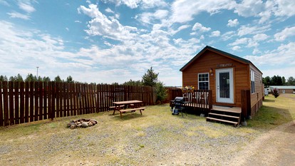 Cozy and Comfortable Wood Cabins near Yellowstone