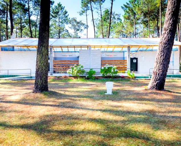 Cabins (Malpica de Bergantiño, Galicia, Spain)