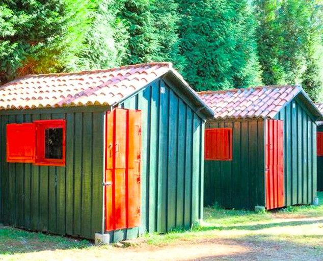 Cabins (Malpica de Bergantiño, Galicia, Spain)