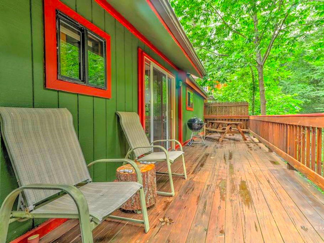 Cozy and Secluded Cabin with a Fireplace in the Poconos Mountains of Pennsylvania