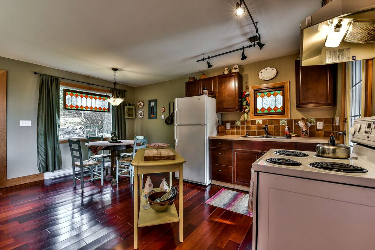 Cozy and Unique Vacation Rental with Wi-Fi in Agassiz, British Columbia