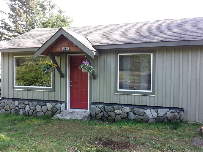 Cottages (Agassiz, British Columbia, Canada)