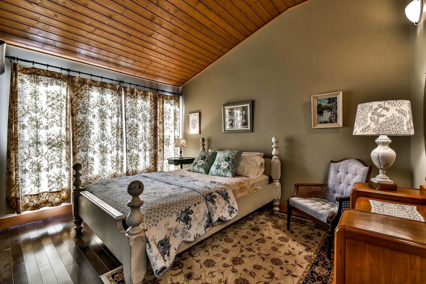 Cozy and Unique Vacation Rental with Wi-Fi in Agassiz, British Columbia