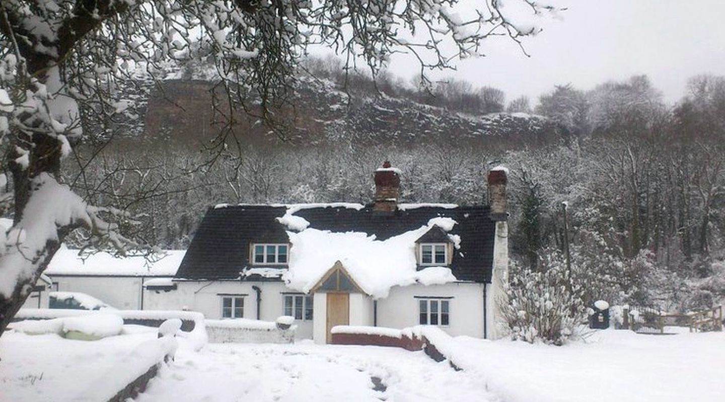 Cozy Barn in Tranquil British Countryside