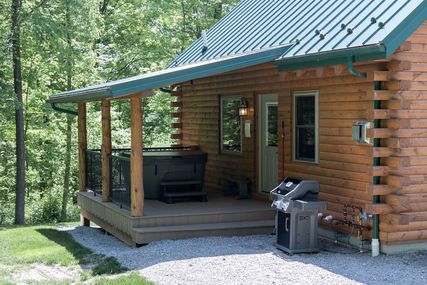 Rustic Cabin with Lofted Interior and Fire Pit in Ohio