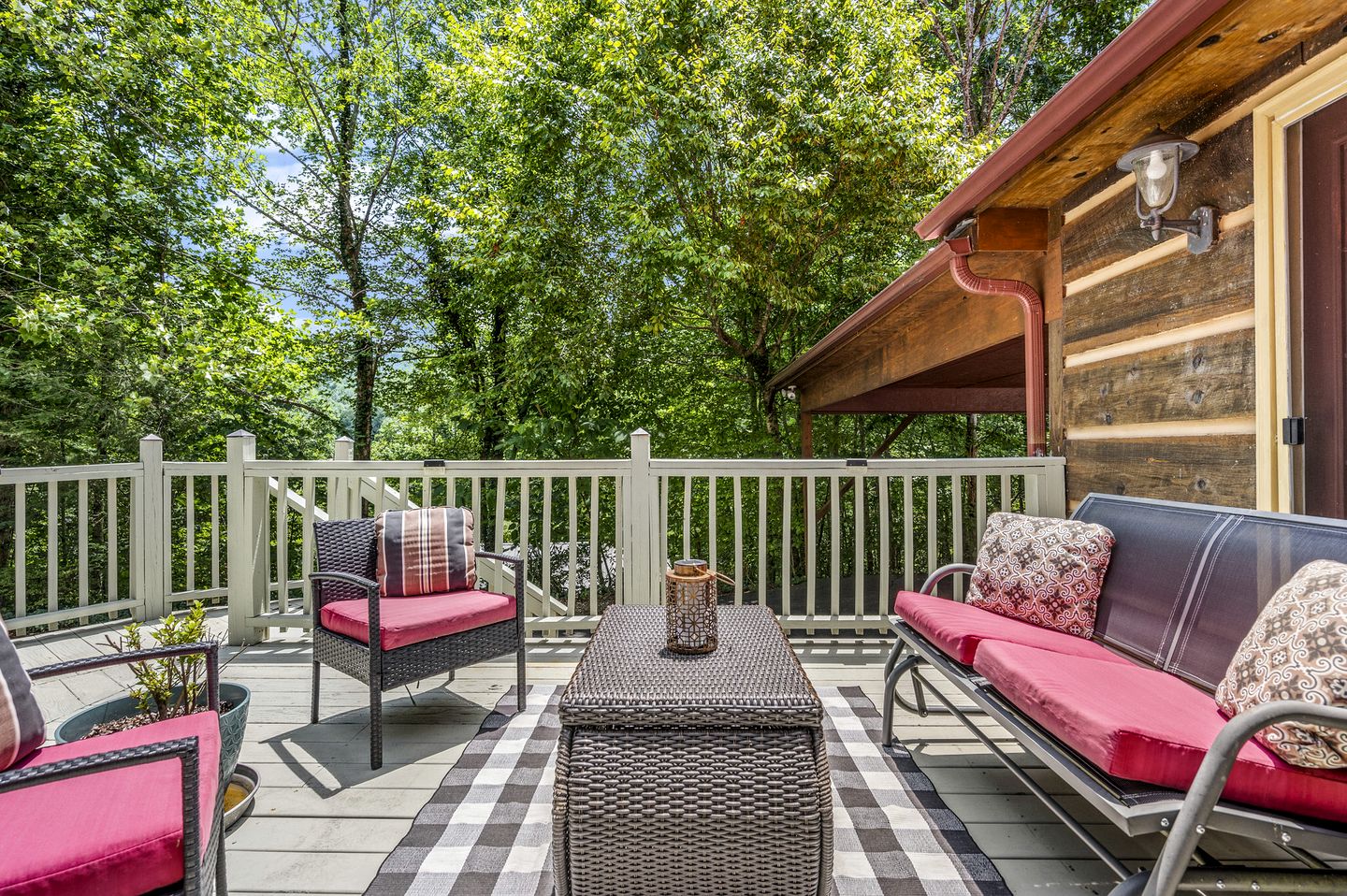 Secluded Luxury Cabin with Hot Tub, Arcade, and Fireplace near Great Smoky Mountains, Tennessee