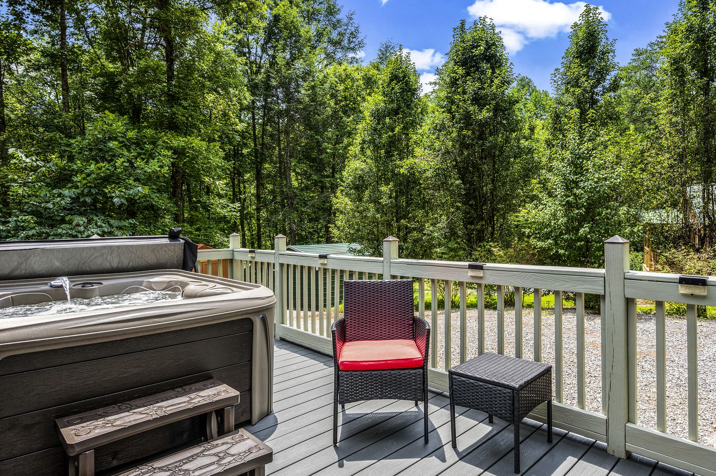 Secluded Luxury Cabin with Hot Tub, Arcade, and Fireplace near Great Smoky Mountains, Tennessee