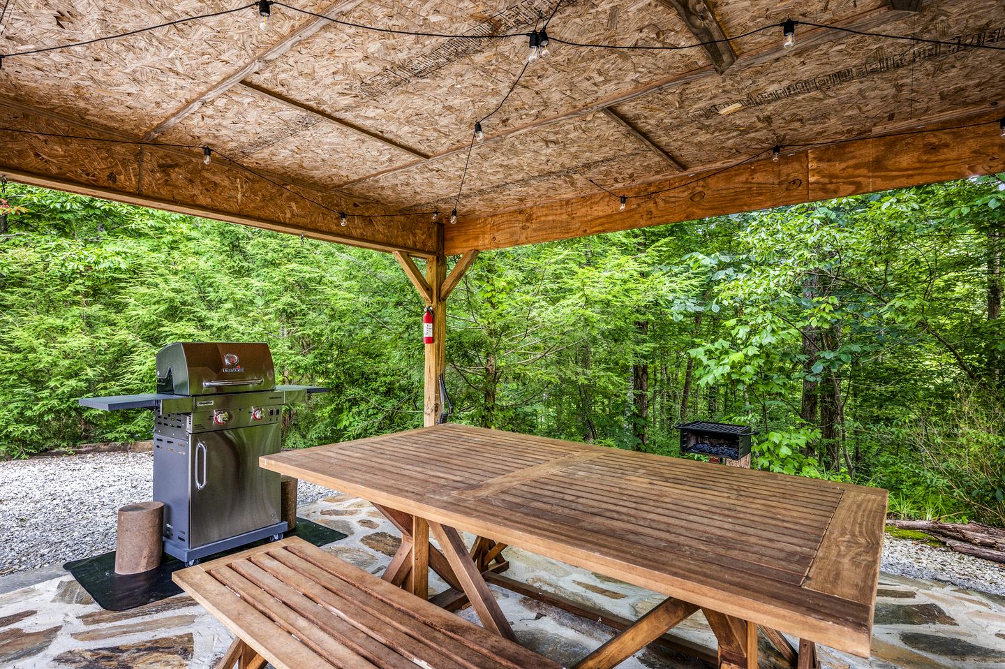 Secluded Luxury Cabin with Hot Tub, Arcade, and Fireplace near Great Smoky Mountains, Tennessee