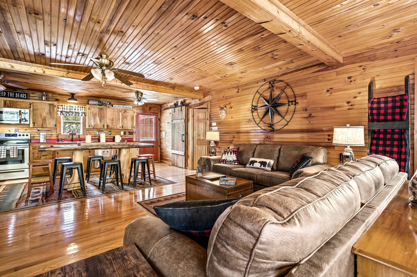 Secluded Luxury Cabin with Hot Tub, Arcade, and Fireplace near Great Smoky Mountains, Tennessee