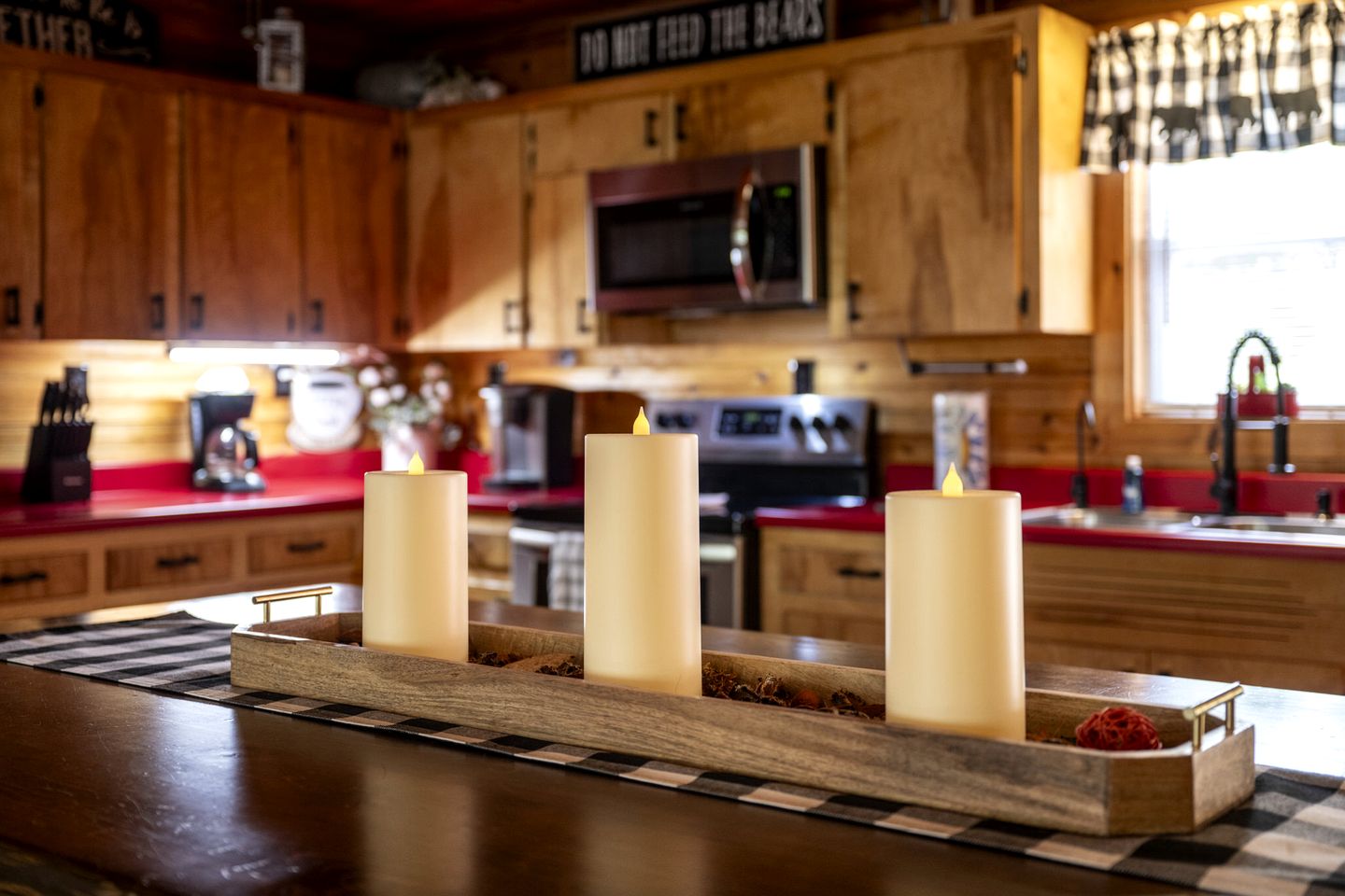 Secluded Luxury Cabin with Hot Tub, Arcade, and Fireplace near Great Smoky Mountains, Tennessee