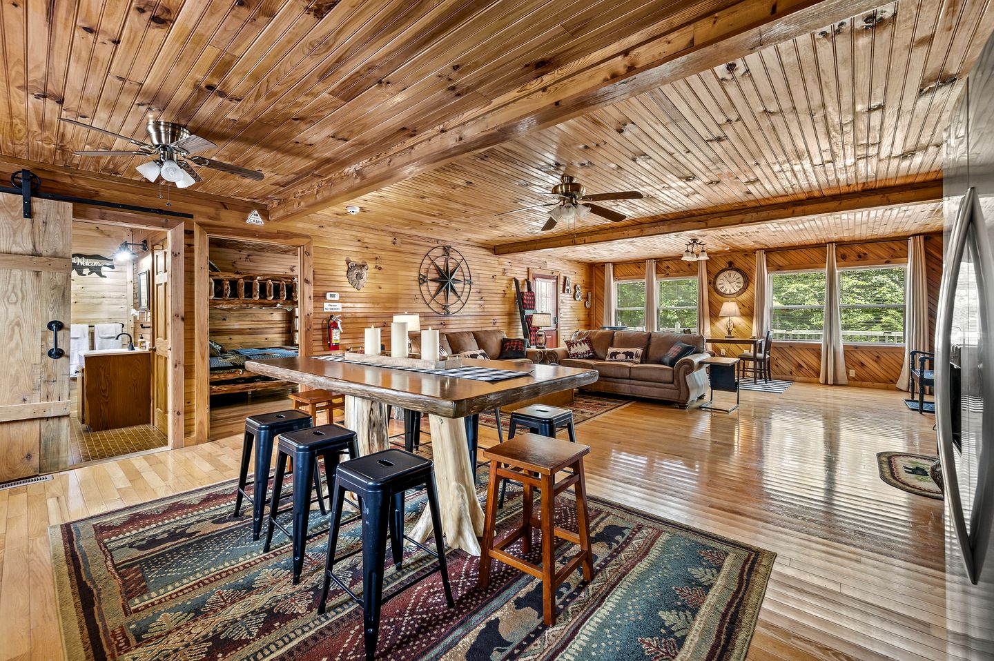 Secluded Luxury Cabin with Hot Tub, Arcade, and Fireplace near Great Smoky Mountains, Tennessee