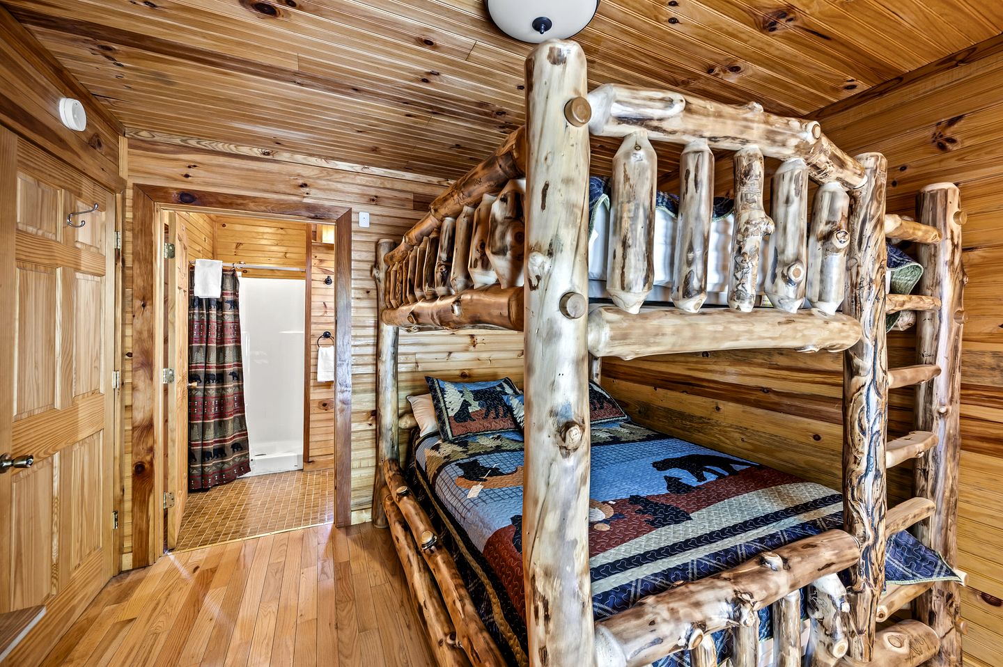 Secluded Luxury Cabin with Hot Tub, Arcade, and Fireplace near Great Smoky Mountains, Tennessee