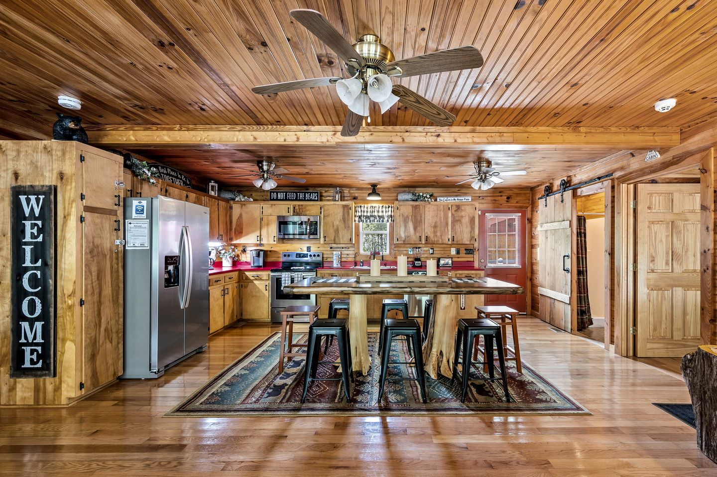 Secluded Luxury Cabin with Hot Tub, Arcade, and Fireplace near Great Smoky Mountains, Tennessee