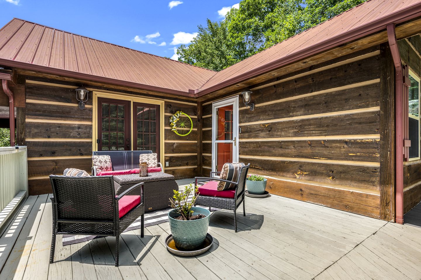 Secluded Luxury Cabin with Hot Tub, Arcade, and Fireplace near Great Smoky Mountains, Tennessee