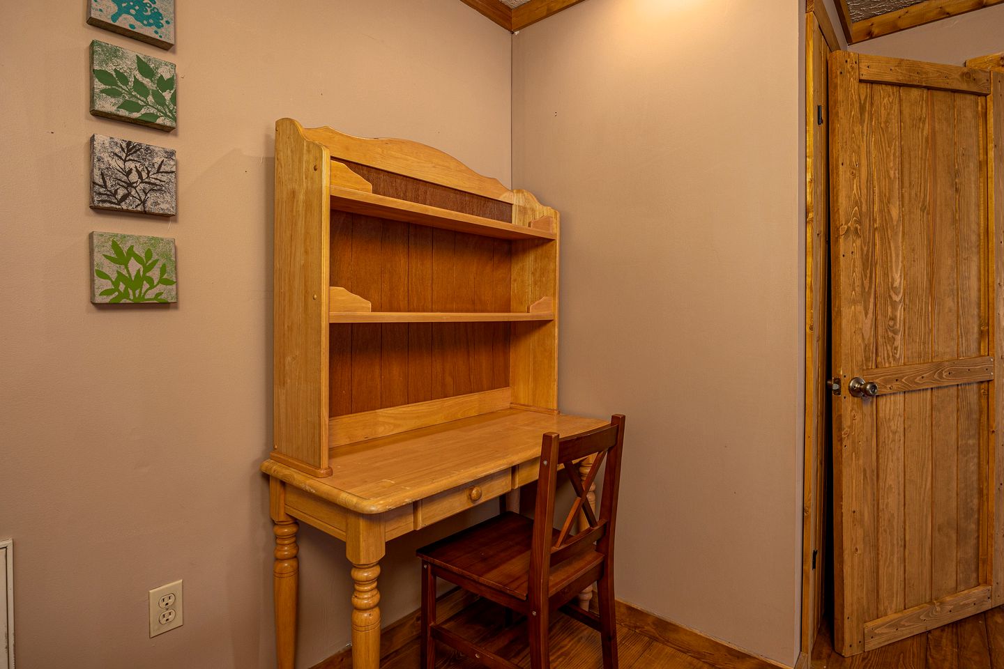 Cozy Cabin with Barbecue Perfect for a Romantic Getaway in Pigeon Forge, Tennessee