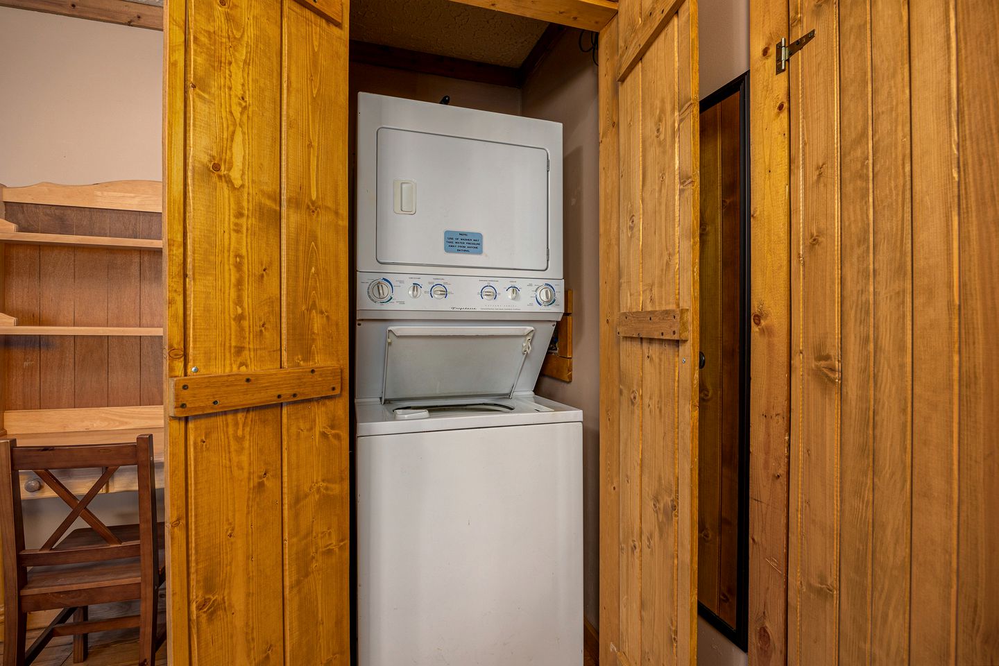 Cozy Cabin with Barbecue Perfect for a Romantic Getaway in Pigeon Forge, Tennessee