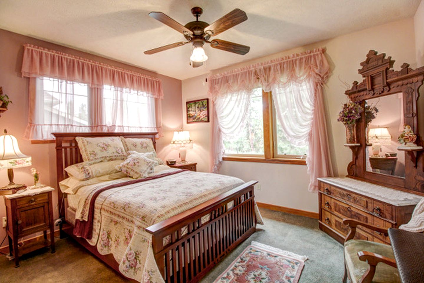 Cozy Bed and Breakfast Accommodation for a Romantic Getaway near Riverside State Park, Washington