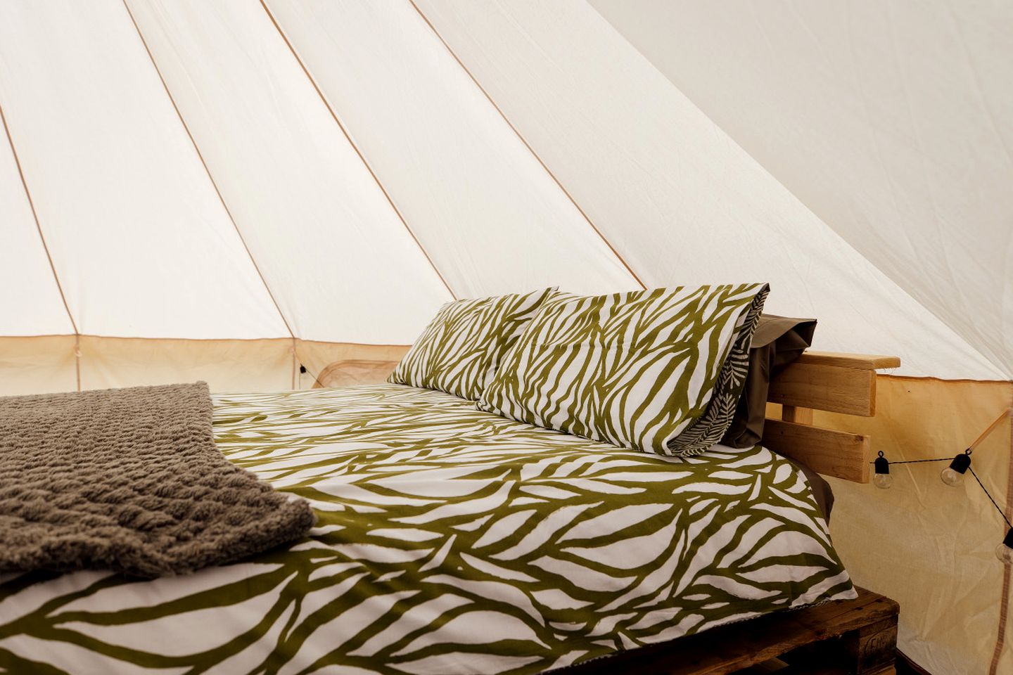 Cozy Bell Tent with Barbecue and Fire Pit in Haverfordwest, Wales