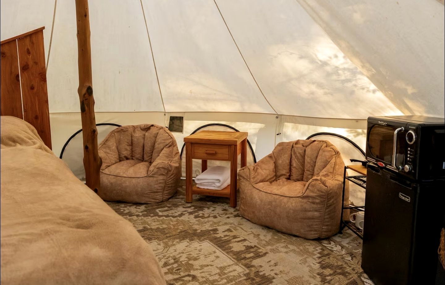 Cozy Bell Tent Retreat with Oak Bar Deck near Nature Trails, Honey Grove, TX