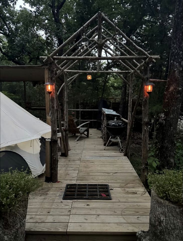 Cozy Bell Tent Retreat with Oak Bar Deck near Nature Trails, Honey Grove, TX