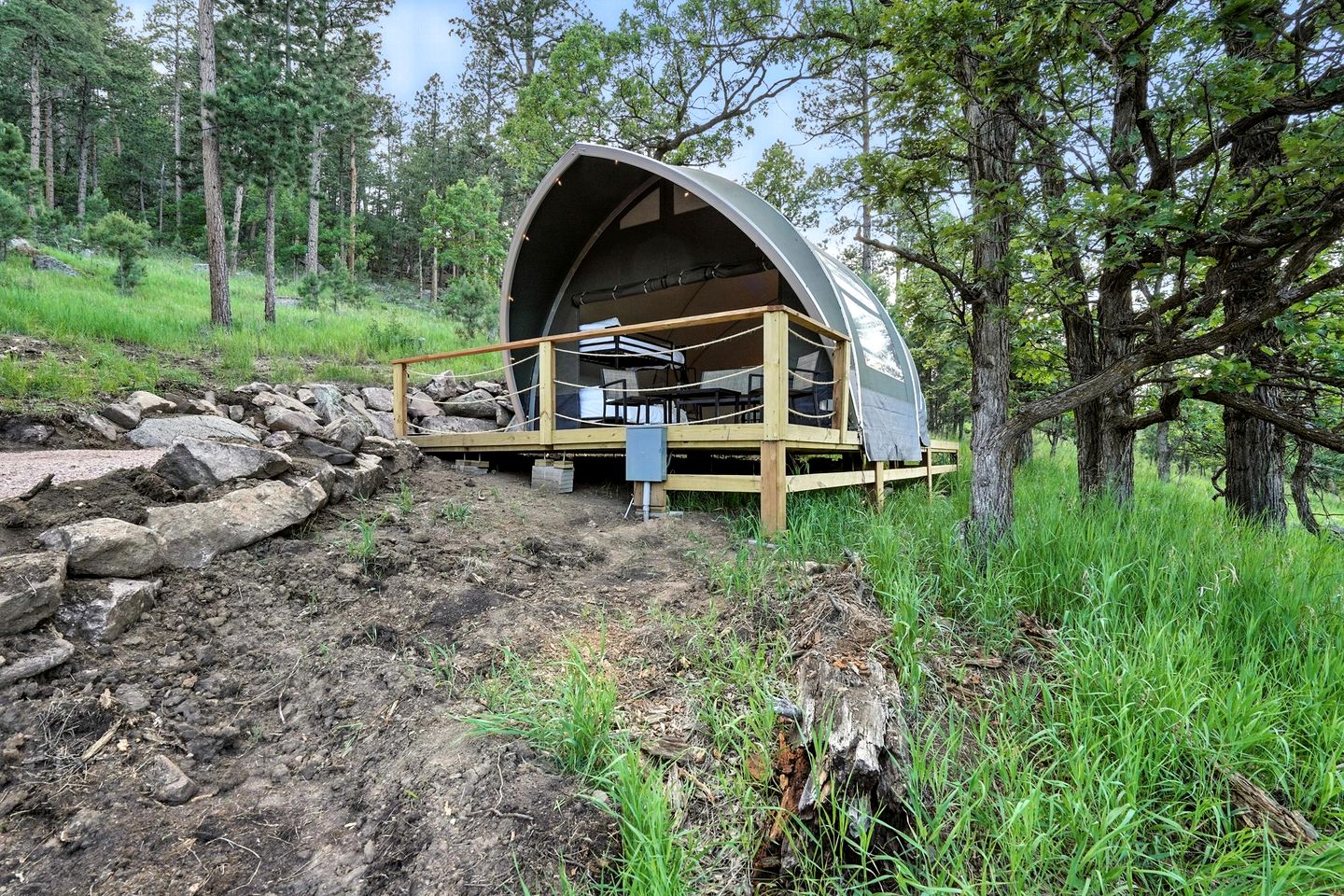Secluded Glamping Retreat with Forest Views Near Mount Rushmore in the Black Hills, South Dakota