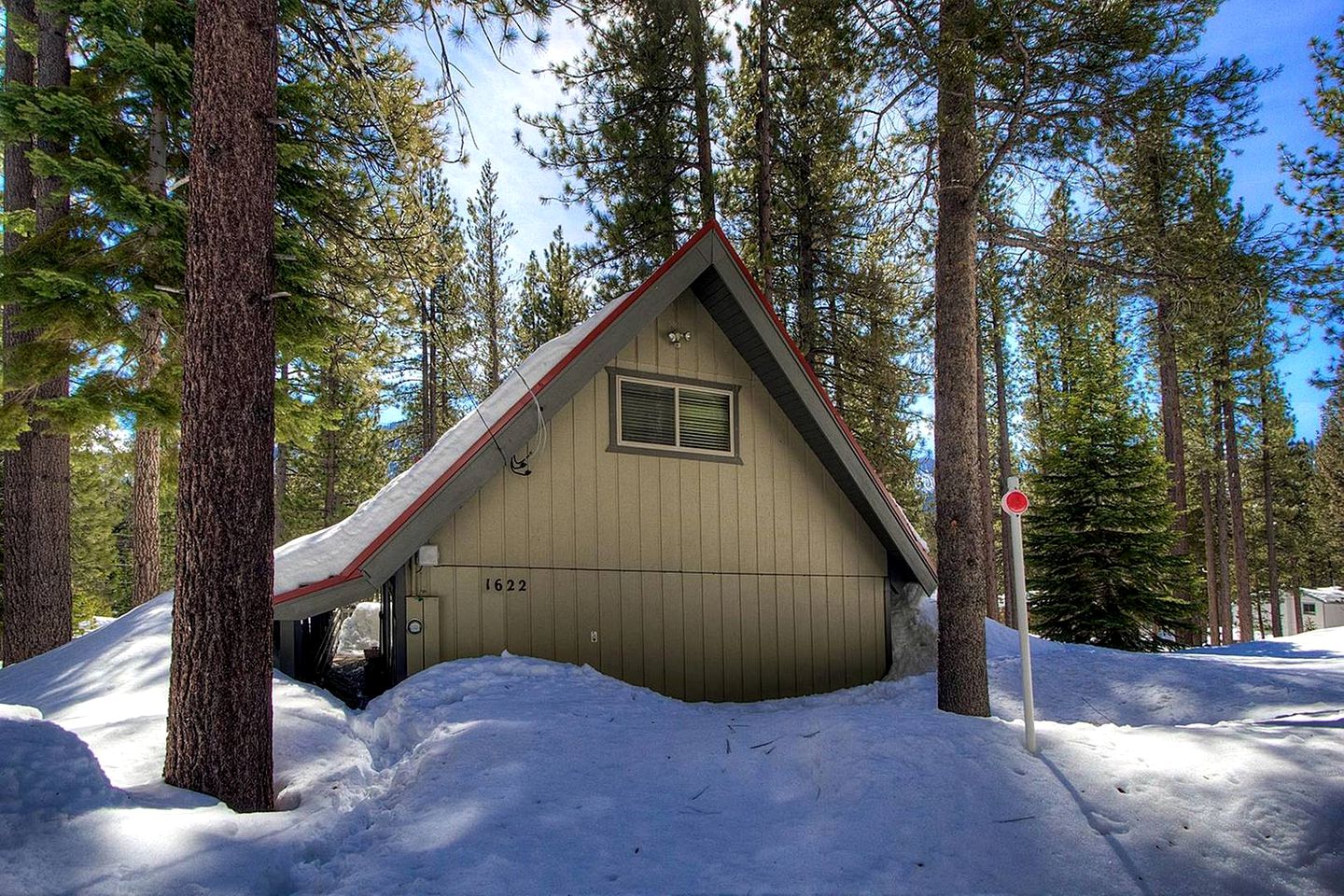 Cozy Mountain Cabin Perfect for Families and Hiking Trails in South Lake Tahoe, California