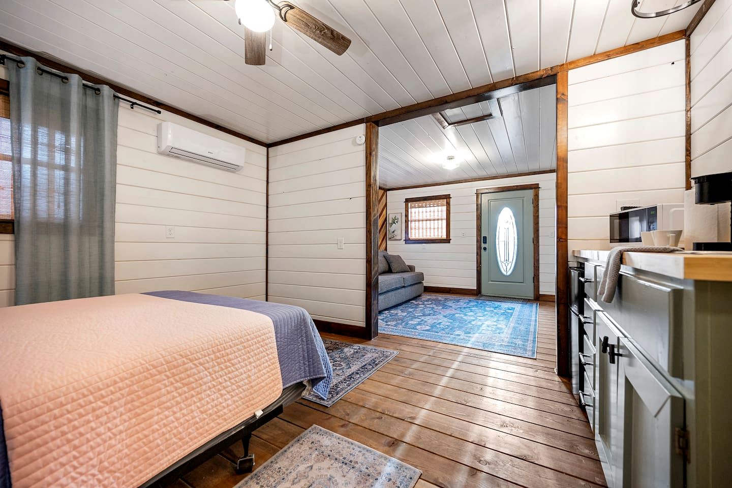Cozy Cabin with Additional Studio Mini-Cabin in Broken Bow, Oklahoma