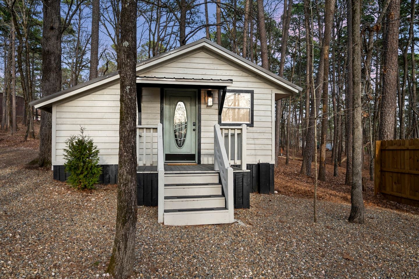Cozy Cabin with Additional Studio Mini-Cabin in Broken Bow, Oklahoma