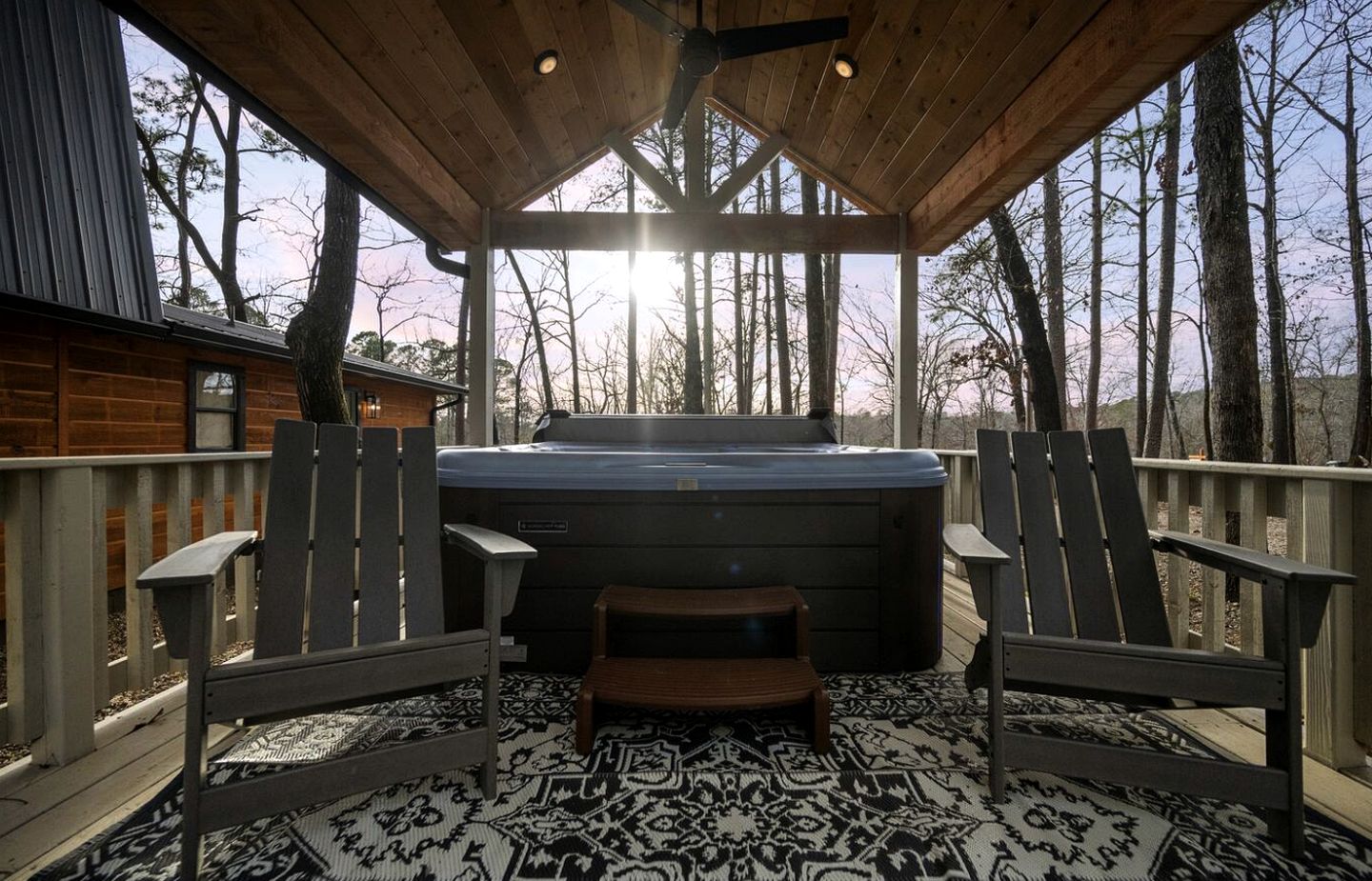 Cozy Cabin with Additional Studio Mini-Cabin in Broken Bow, Oklahoma