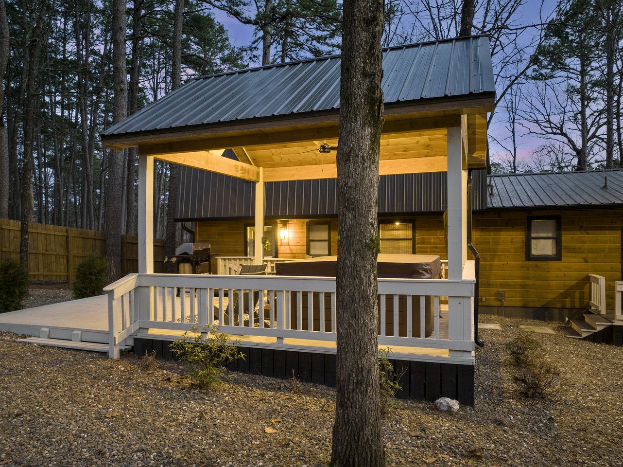 Cozy Cabin with Additional Studio Mini-Cabin in Broken Bow, Oklahoma