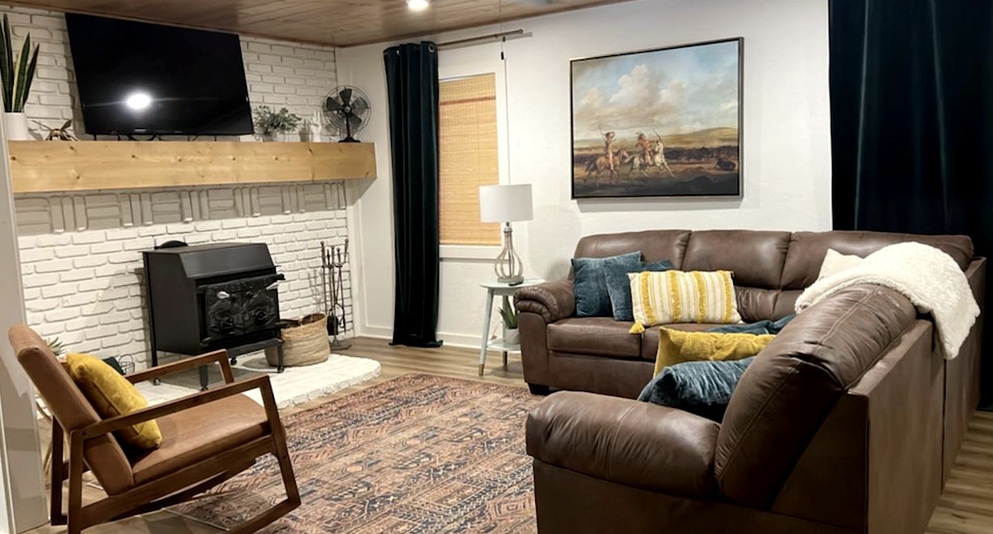 Cozy Cabin with Additional Studio Mini-Cabin in Broken Bow, Oklahoma