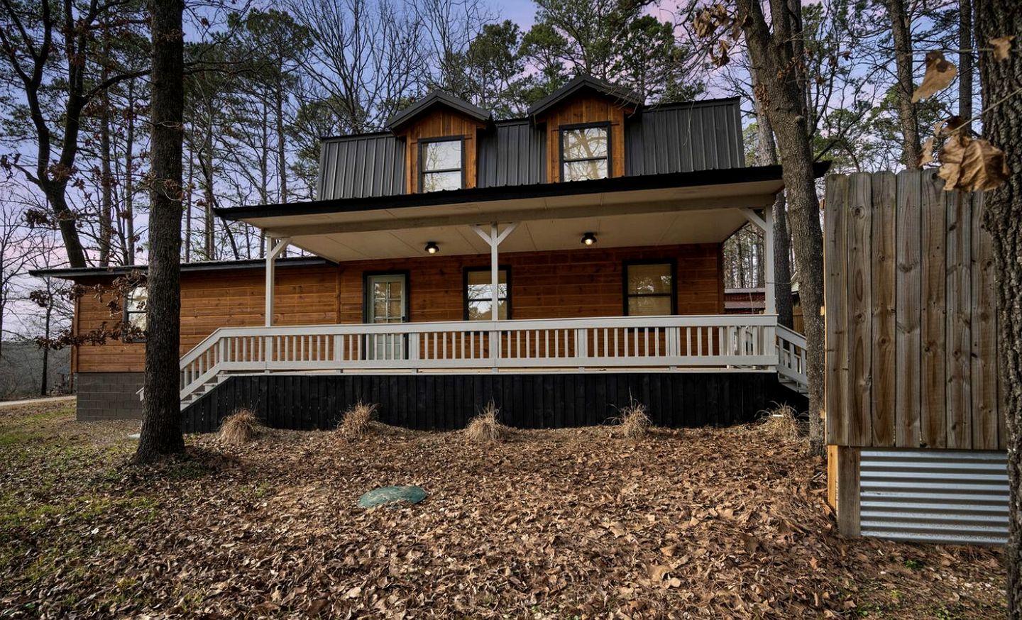 Cozy Cabin with Additional Studio Mini-Cabin in Broken Bow, Oklahoma
