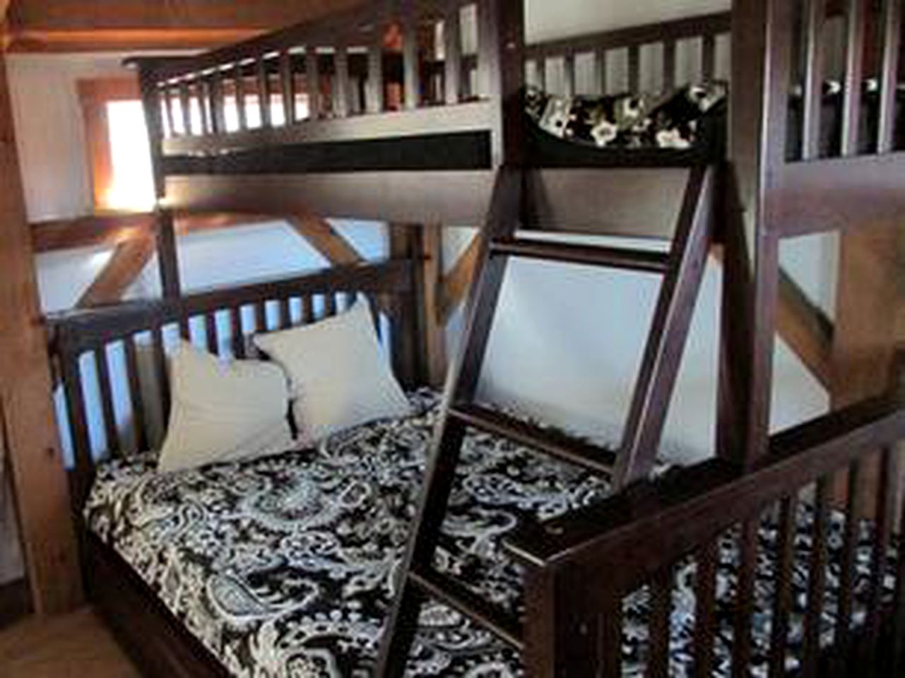 Cozy Family-Friendly Cabin Rental at Bed and Breakfast in Jeffersonville, New York